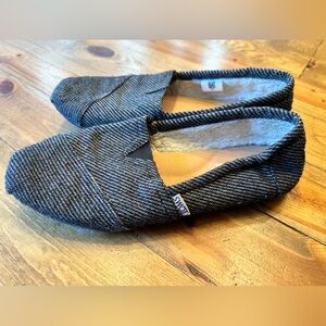 Tom’s Womens Micro Striped Wool lined Flats Size 9